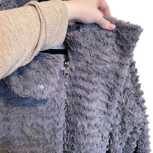 Patagonia- Women’s Pelage Gray Faux Fur Plush Jacket, Size Large - Picture 7 of 14